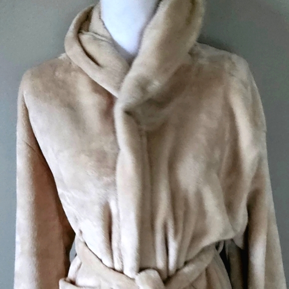 summer & rose Other - SUMMER & ROSE Plush Hooded Bathrobe /L-XL